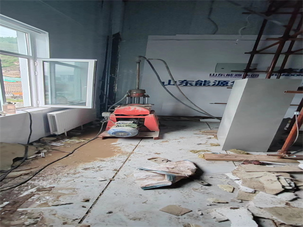 老新镇地基基础下沉墙体裂缝加固注浆顶升施工