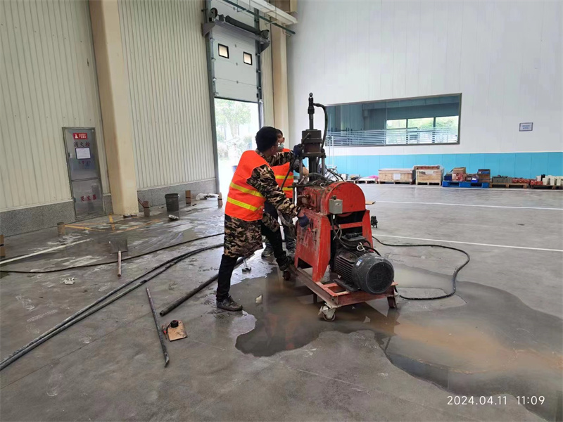 老新镇厂房地面下沉塌陷注浆加固施工